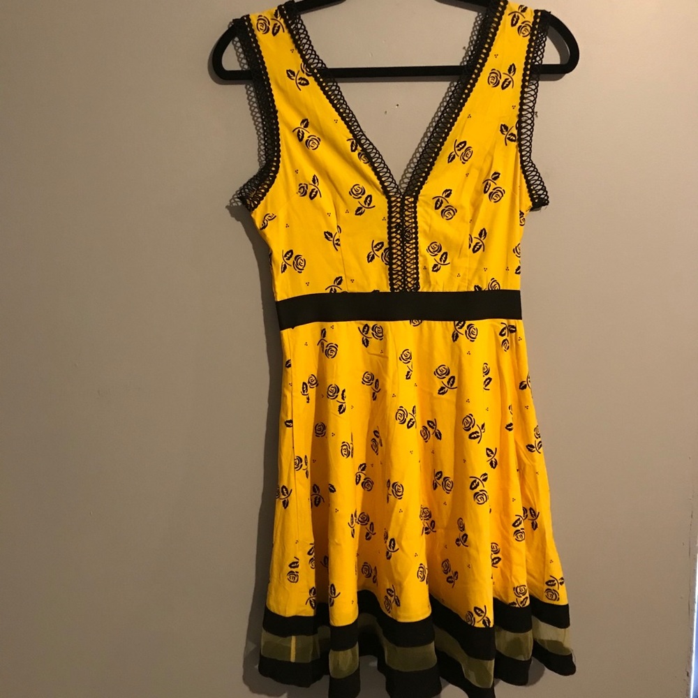 La Reyna yellow floral fit and flare dress medium